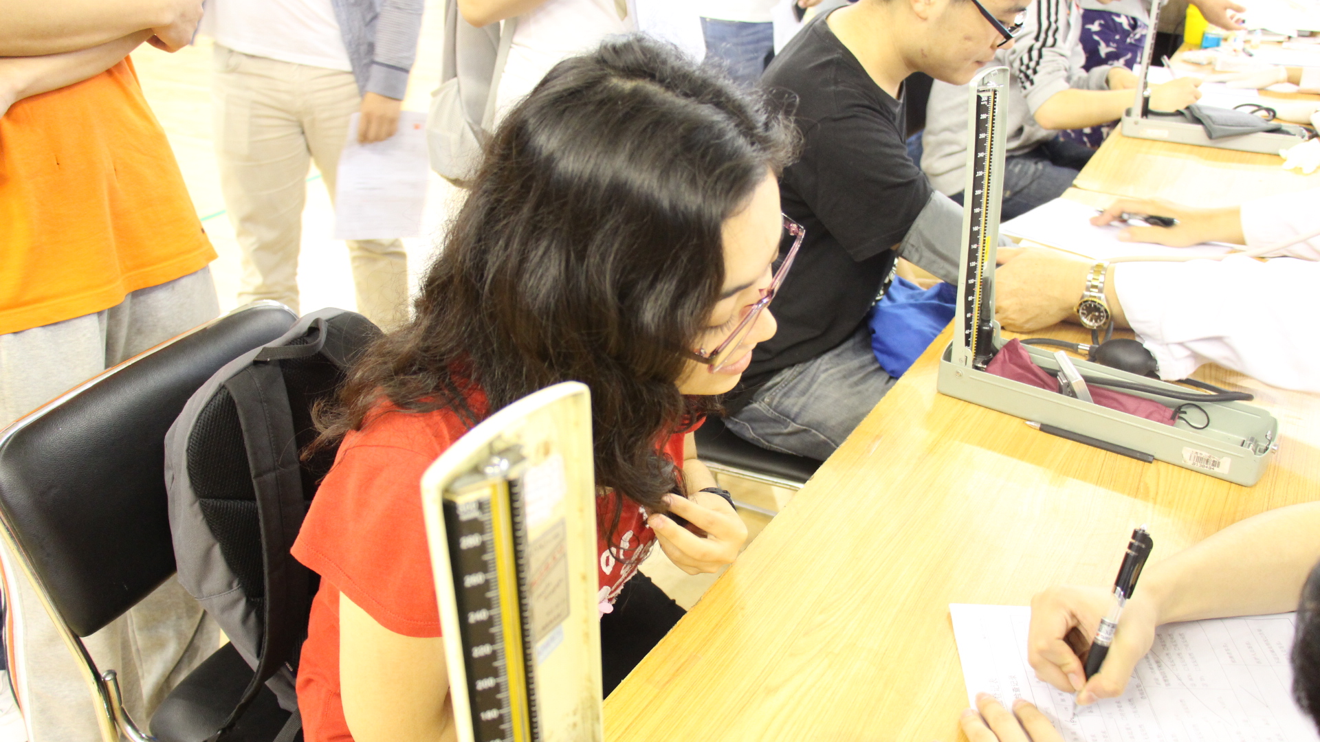 少数民族同学积极献血